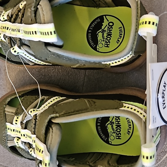 NWT OshKosh B'gosh Toddler Boy's Everplay Flexible Outsole Bump Sandals: 5T - Picture 9 of 9